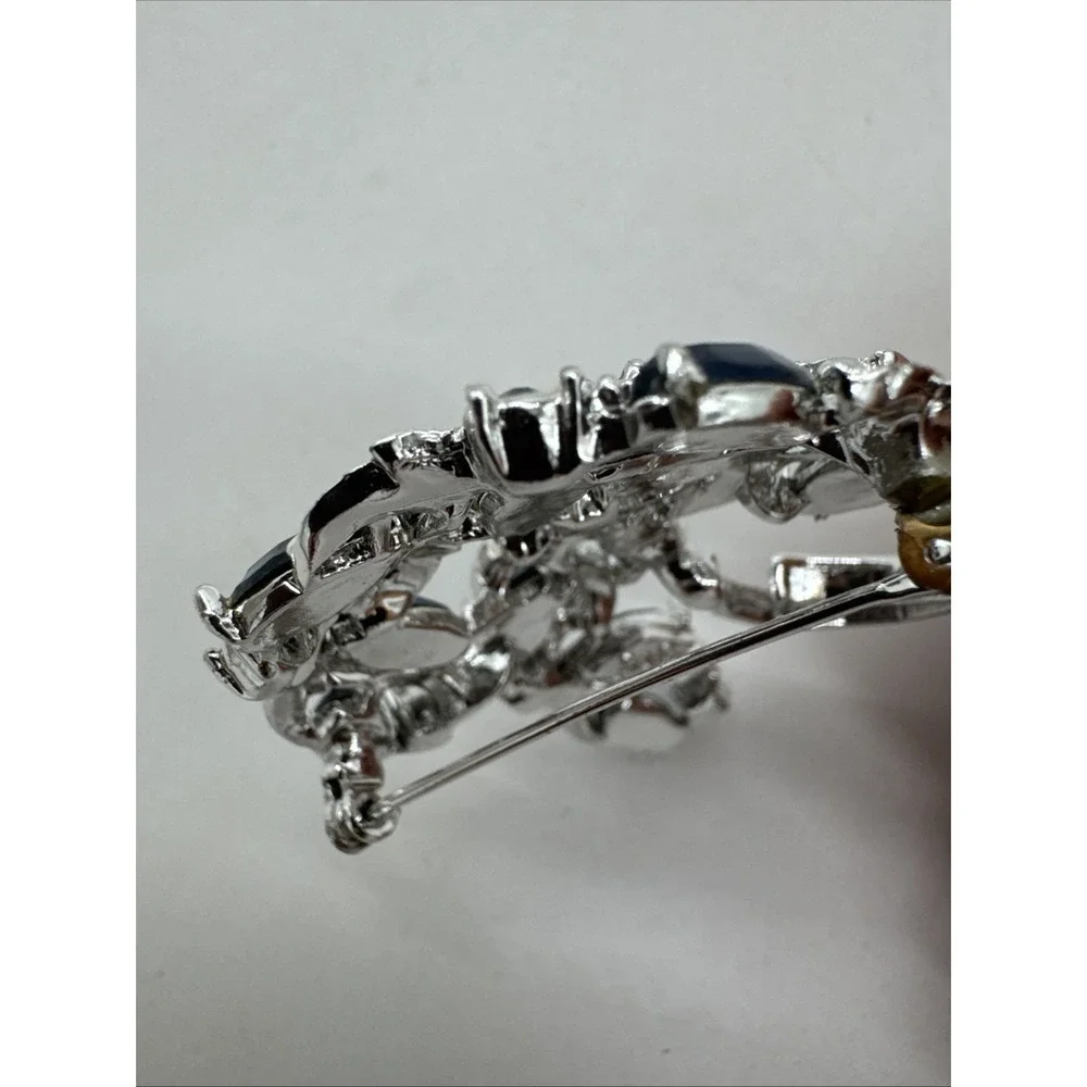 Vintage Sarah Coventry SAC Blue Navette Rhinestone Floral Wreath Brooch Silver